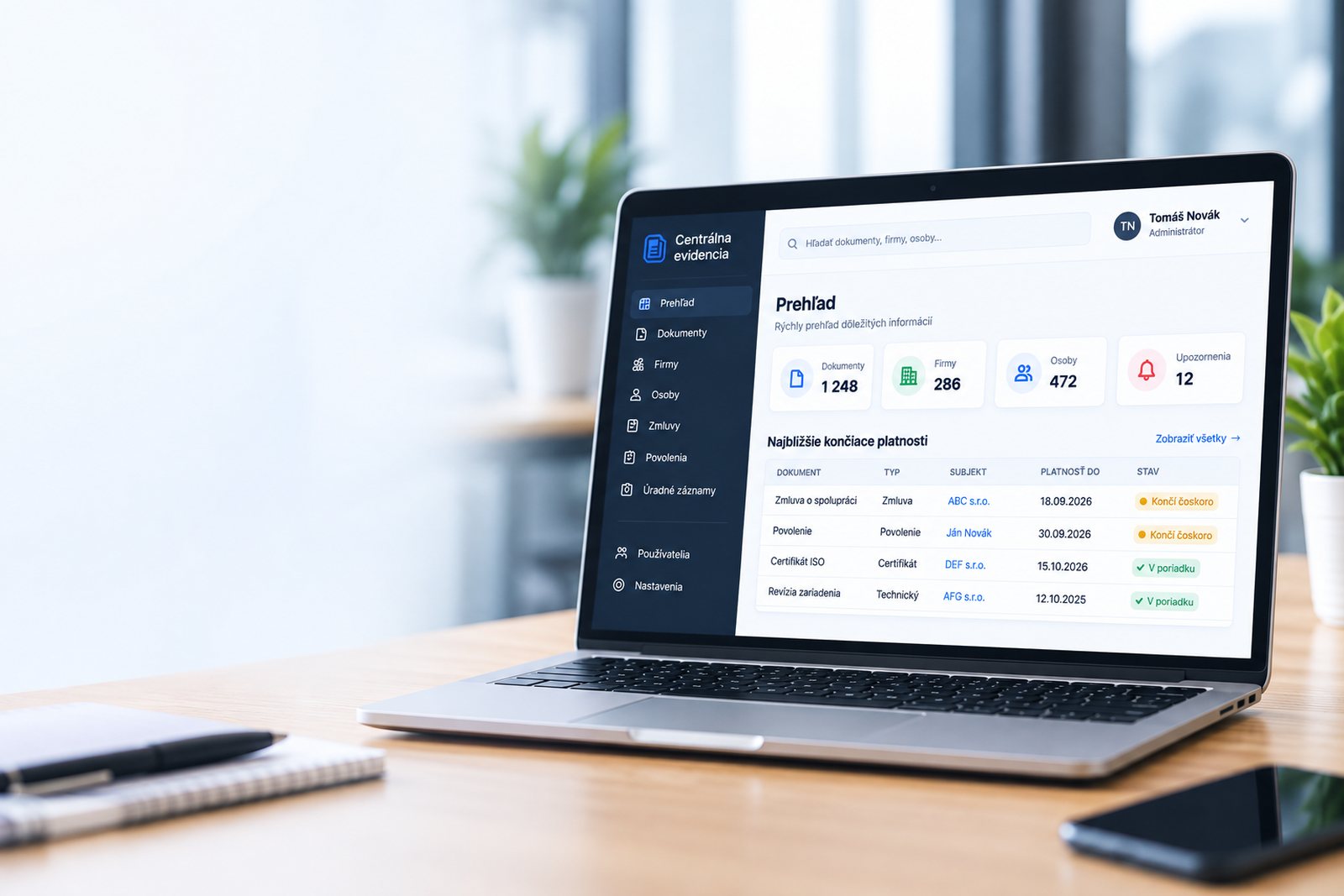Notebook s otvorenou aplikáciou Centrálna evidencia a detailom zmluvy o spolupráci.